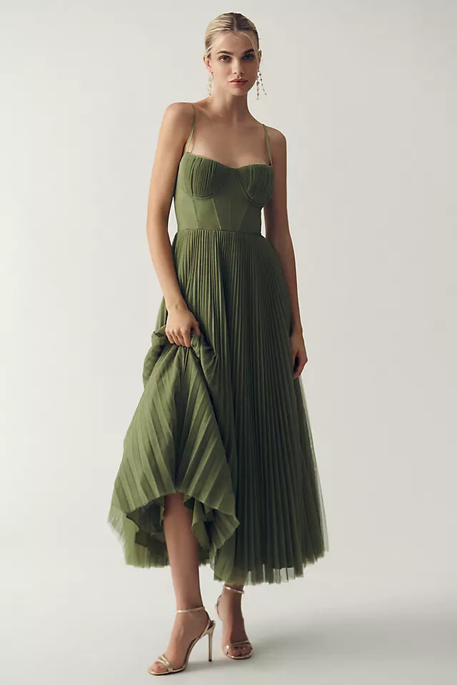 Quilla - Pleated Elegance Dress