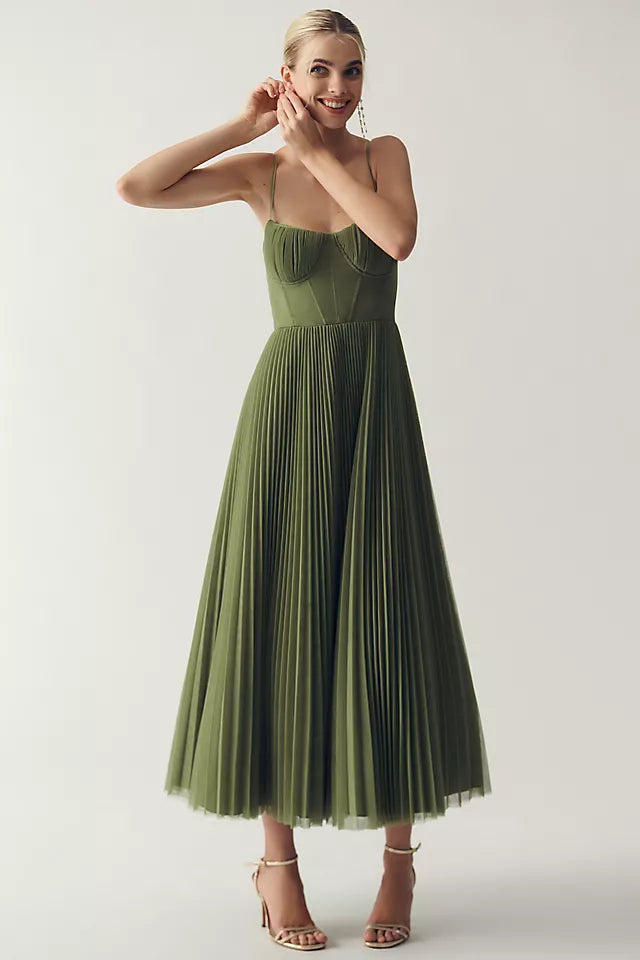 Quilla - Pleated Elegance Dress