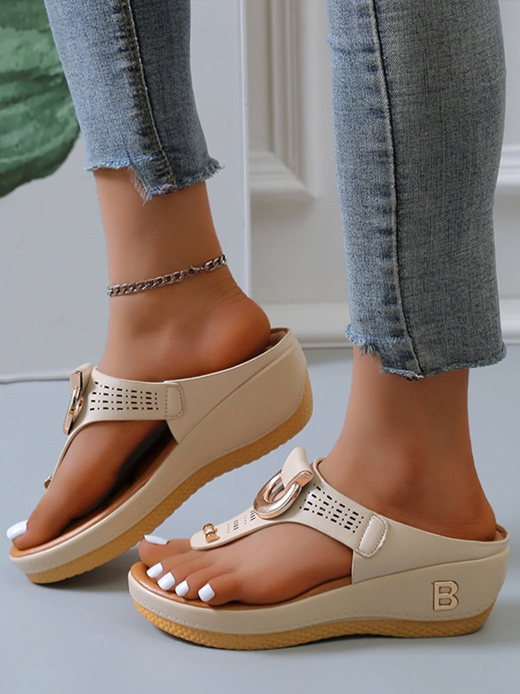 Solaire - Elevated Toe-Ring Sandals
